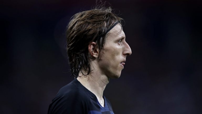Luka Modric tem 33 anos, é o capitão da seleção croata que foi finalista do Mundial e é titular absoluto no Real Madrid