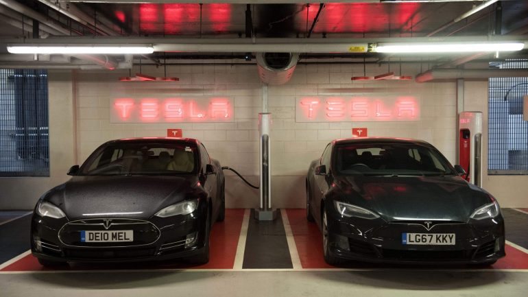 A Tesla é uma fabricante automóvel norte-americana especializada em veículos elétricos