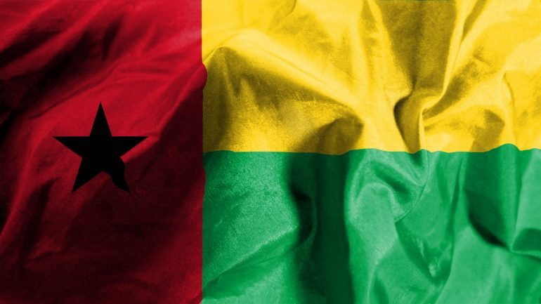 O presidente da Comissão da União Africana, Mussa Faki Mahamat, disse esta sexta-feira que &quot;há um problema Constitucional&quot; na Guiné-Bissau