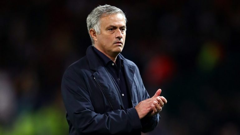 Gary Neville, antigo capitão do Manchester United, disse na sexta-feira estar furioso com as notícias que dão conta da saída de José Mourinho