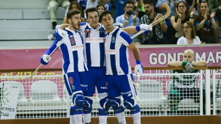 Rafa, Gonçalo Alves e Reinaldo Garcia festejam mais um golo do FC Porto no triunfo diante do Sporting
