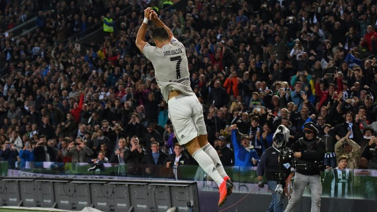 Cristiano Ronaldo é candidato a ganhar a sexta Bola de Ouro pelo terceiro clube (Manchester United, Real Madrid e agora Juventus)