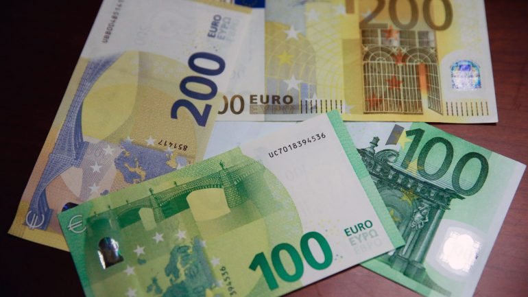 Na operação, as autoridades apreenderam 350 mil euros em dinheiro