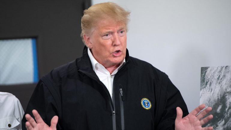 Donald Trump falava numa conferência de emprego depois dos estragos do furacão Michael