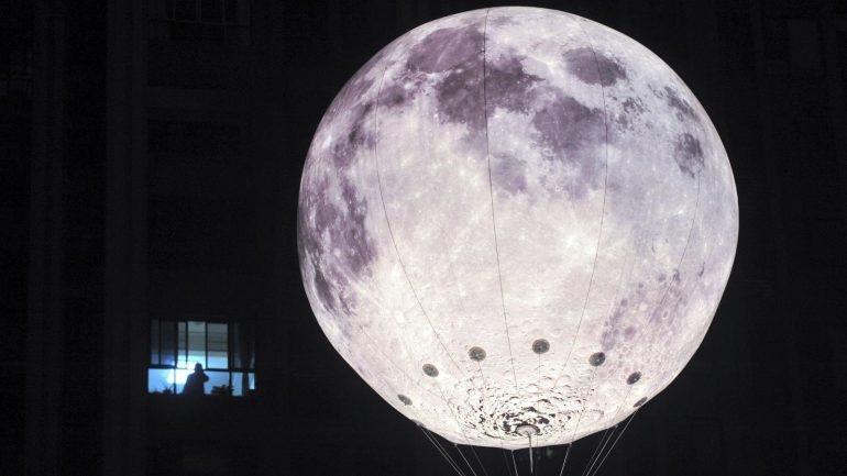 A cidade de Chengdu pode vir a ter uma Lua artificial, oito vezes mais brilhante do que a real.