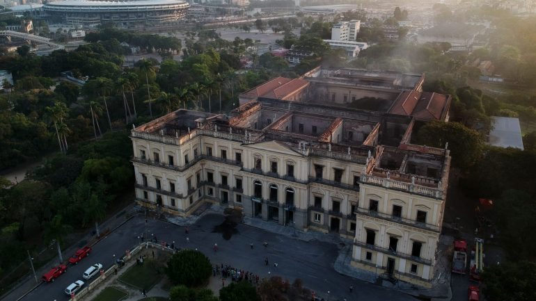 O Museu Nacional do Rio de Janeiro tinha acabado de completar 200 anos quando ardeu, perdendo a maioria do acervo