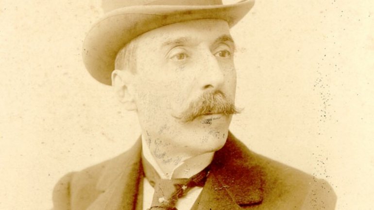 Eça de Queiroz terá começado a trabalhar no romance em 1887. A primeira edição de &quot;Os Maias&quot; saiu no ano seguinte