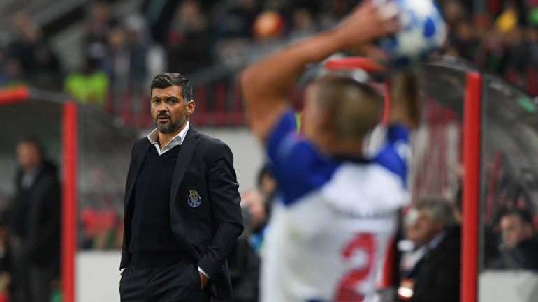 Sérgio Conceição admitiu erros evitáveis e falhas de posicionamento mas destacou superioridade do FC Porto em Moscovo