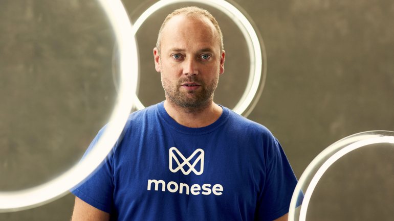Norris Koppel fundou a Monese em 2013