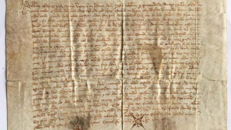 Pergaminho do século XIV com a escritura da entrega do Castelo de Lisboa ao Conde de Barcelos, em janeiro de 1383