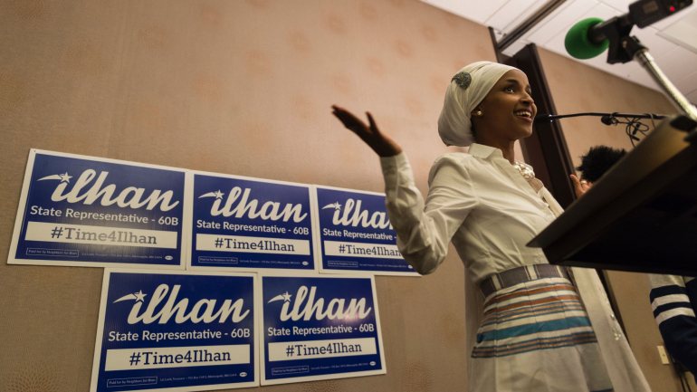 Ilhan Omar é uma das primeiras muçulmanas e a primeira refugiada somali na Câmara dos Representantes