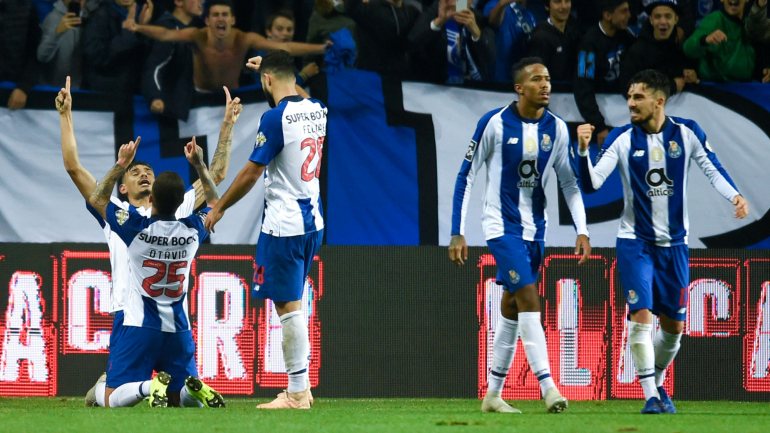 Otávio e Soares fabricaram o golo que colocou o FC Porto como líder isolado do Campeonato frente ao Sp. Braga