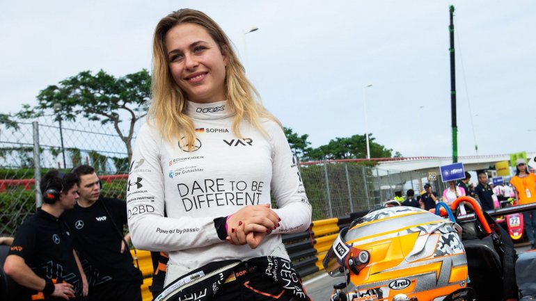 A jovem piloto alemã Sophia Flörsch sofreu um acidente no domingo durante a prova de Fórmula 3 no Grande Prémio de Macau.