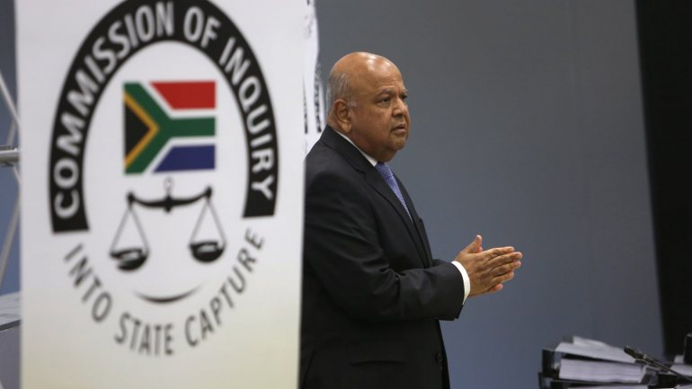 O ex-ministro das Finanças sul-africano Pravin Gordhan afirmou que o então Presidente da África do Sul &quot;autorizou um clima de impunidade que permitiu a corrupção&quot;.