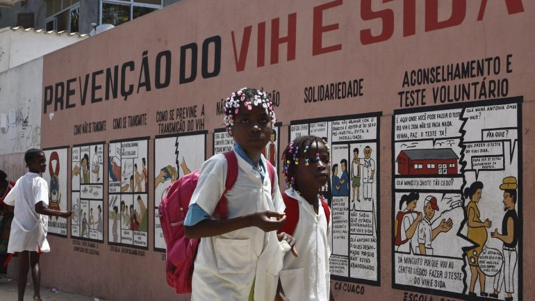 Em Angola a taxa de transmissão vertical de sida (ou seja, de mãe grávida para o bebé) é de 26%, a mais alta da Comunidade de Desenvolvimento de Países da África Austral (SADC)