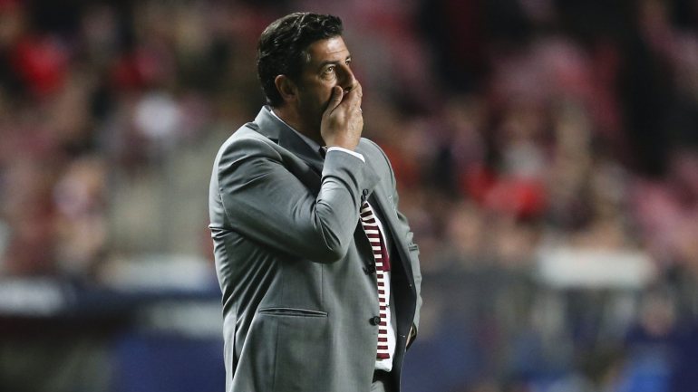O treinador do Benfica convocou 20 jogadores para a receção ao Arouca, da quarta eliminatória da Taça de Portugal em futebol