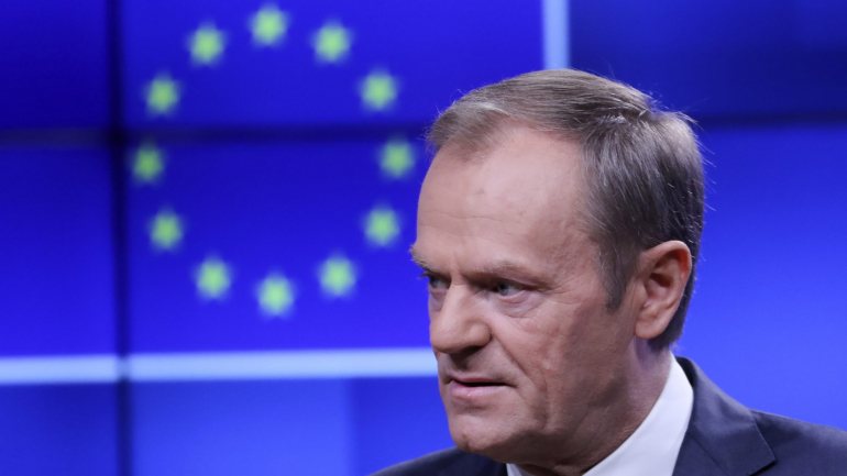 Donald Tusk enviou uma carta-convite aos chefes de Estado e de Governo da UE que vão participar no Conselho Europeu extraordinário de domingo