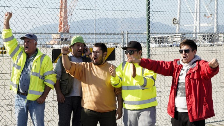 Desde o dia 5 de novembro que o porto de Setúbal está praticamente parado. Os trabalhadores estão em protesto