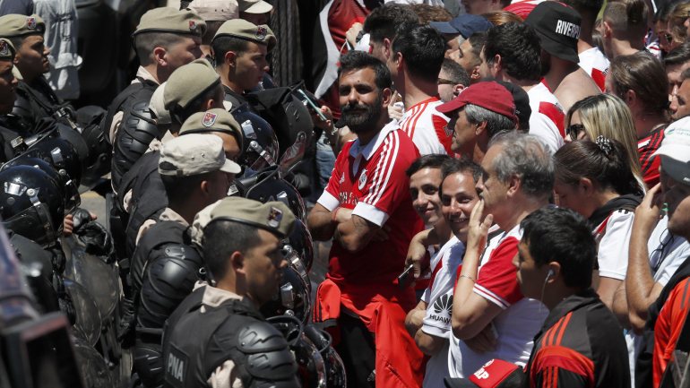 Gianni Infantino terá ficado surpreendido com a violência a que assistiu no passado sábado, em Buenos Aires