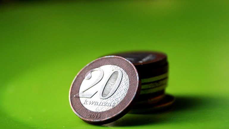 A moeda angolana tem estado a apreciar-se face ao euro e ao dólar e, após atingir 355,057 kwanzas/euro, transaciona-se esta quinta-feira, oficialmente, a 350,520 kwanzas/euros