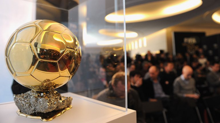 O troféu é ganho por Cristiano Ronaldo ou Lionel Messi desde 2008