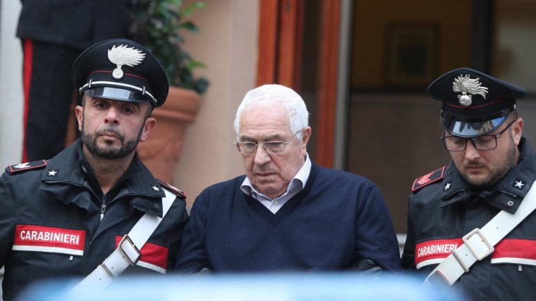 A detenção do novo chefe da máfia siciliana, Settimino Mineo, um joalheiro de 80 anos, ocorreu antes da entrada para uma reunião da Cosa Nostra