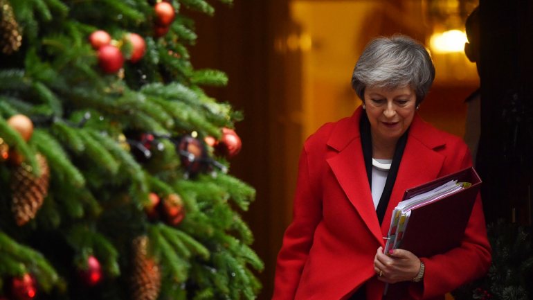 Theresa May enfrentou críticas no Parlamento por ter recusado divulgar o parecer na íntegra