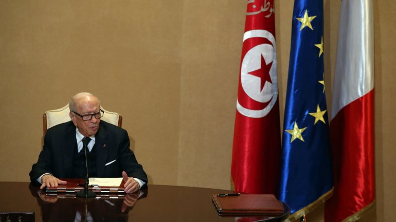 Beji Caid Essebsi prolongou estado de emergência em vigor desde 2015
