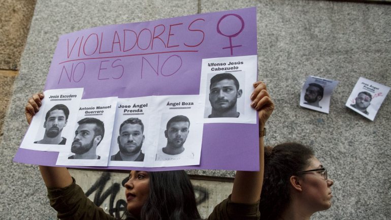 Depois de os cinco arguidos do grupo La Manada terem sido condenados por abuso sexual e não agressão sexual, as manifestações multiplicaram-se nas ruas espanholas