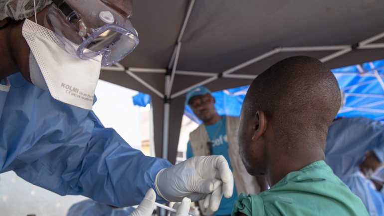 O registo de casos de contaminação do ébola aumentou de 38 novos casos e 29 mortos, a partir de 4 de dezembro