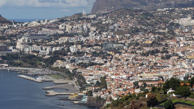 Vista geral da cidade do Funchal na Madeira