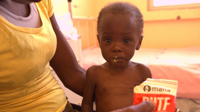 A história de Marcelino, filho de Ndahalouanu, mãe sozinha de quatro crianças, teve um final feliz. Mas há milhões de crianças na África subsaariana que sofrem de desnutrição