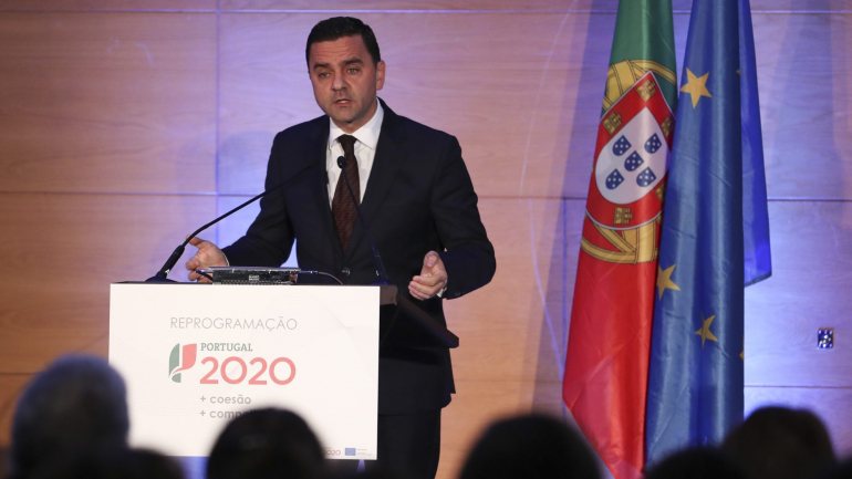O ministro do Planeamento e das Infraestruturas, Pedro Marques,  durante a sessão de anúncio da Aprovação da Reprogramação do Portugal 2020, no Centro de Congressos de Lisboa