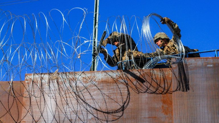 Cerca de 2.300 membros da Guarda Nacional vão manter-se na fronteira, dado que para lá foram enviados no âmbito de outro destacamento que começou em abril