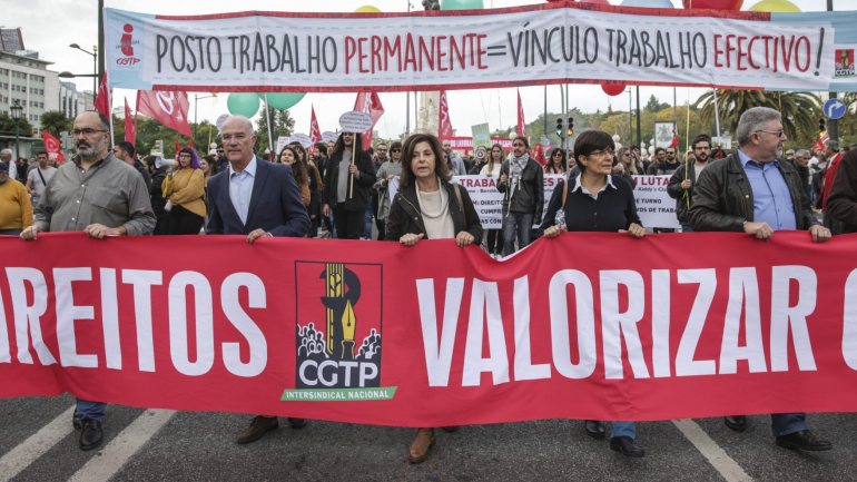 Manifestação nacional promovida pela Intersindical, entre a praça do Marquês e os Restauradores, com o objetivo de reivindicar aumentos de salários para os trabalhadores, pela fixação do salário mínimo em 650 euros.