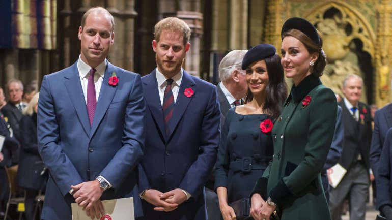 Da esquerda para a direita: Os príncipes William e Harry acompanhados das duquesas Meghan Markle e Kate Middleton