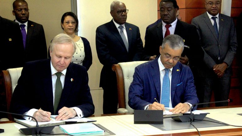 Os acordos foram rubricados pelos presidentes dos conselhos de administração da Sonangol, Carlos Saturnino, e da petrolífera britânica, Bob Dudley, numa cerimónia na sede da empresa angolana, em Luanda