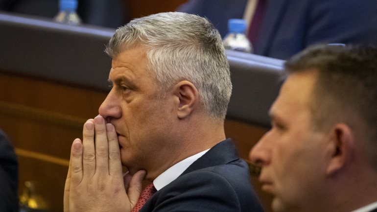 O parlamento kosovar aprovou na sexta-feira a criação de um exército no país, decisão muito criticada pela maioria dos países europeus