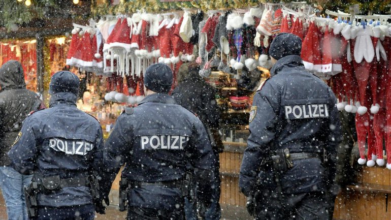A polícia austríaca já confirmou o incidente e está mobilizada no local