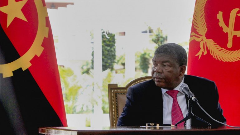 O Presidente Da República de Angola, João Lourenço, durante segunda conferência de imprensa coletiva a primeira foi em janeiro -  que decorreu esta sexta-feira  nos jardins do Palácio Presidencial