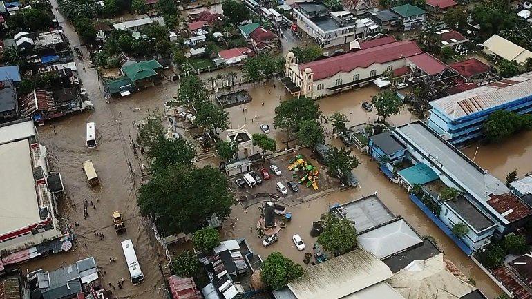 As Filipinas são atingidas todos os anos por cerca de 20 tufões, que causam centenas de mortes e agravam ainda mais a pobreza que atinge milhões de pessoas