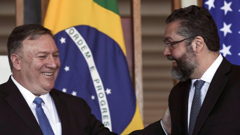 O Secretário de Estado norte-americano, Mike Pompeo, e o novo MNE brasileiro, Ernesto Araújo, em conferência de imprensa