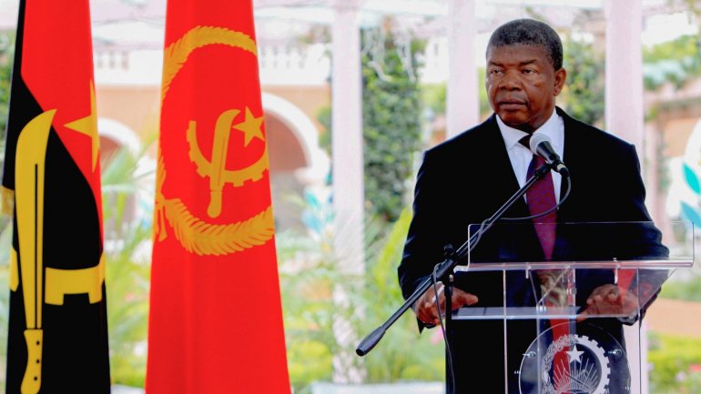 O Governo angolano, liderado desde setembro do ano passado por João Lourenço, conta com 32 ministros (incluindo três de Estado), mais um do que o último de José Eduardo dos Santos