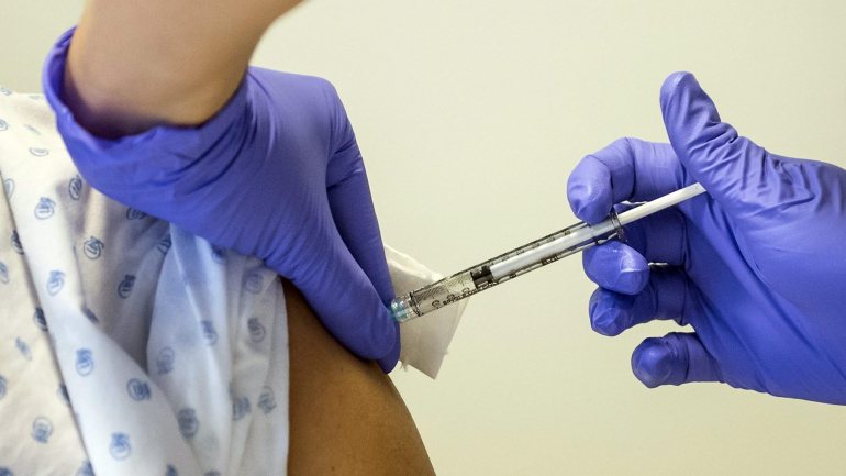 DGS está a equacionar no futuro poder alargar a vacina da gripe a pessoas a partir dos 60 anos