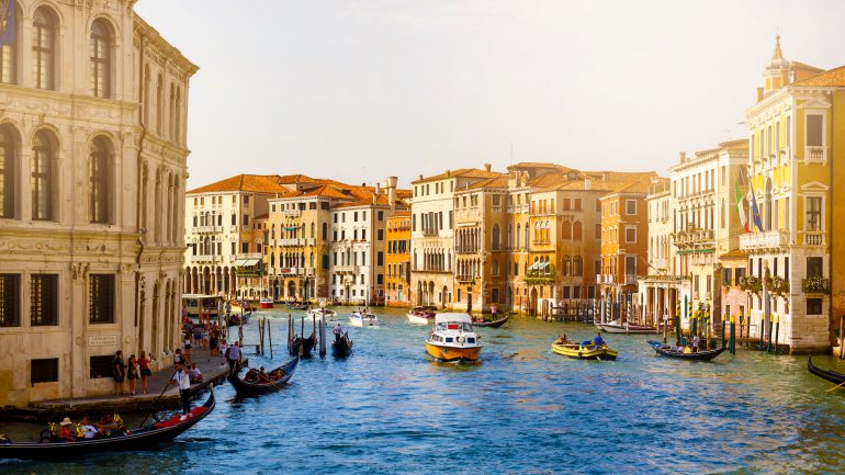 Veneza está a tomar medidas para combater o excesso de turistas na cidade
