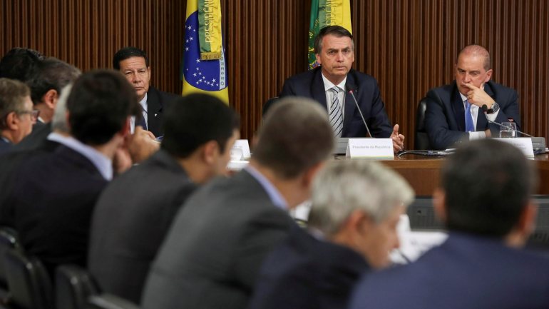 A meta do novo Governo é reduzir a profunda dívida do Brasil em cerca de 20%, principalmente através de privatizações