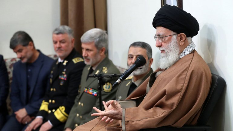 O Ayatollah Ali Khamenei, guia supremo da República Islâmica do Irão