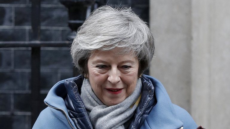 Theresa May continua sob pressão do Parlamento britânico