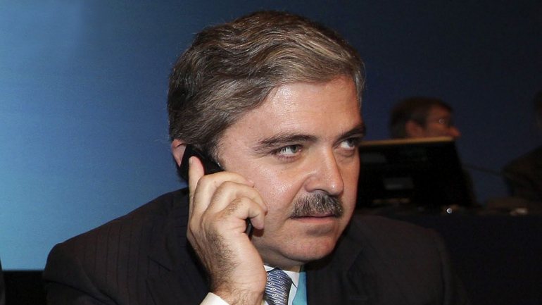 O ex-administrador do BES Amílcar Morais Pires vai recorrer de multa de 1,2 milhões de euros do Banco de Portugal no caso BES Angola