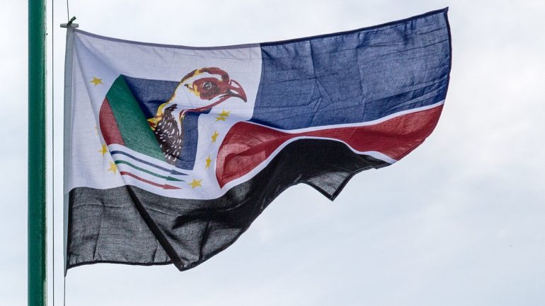 Bandeira da Resistência Nacional Moçambicana (Renamo), principal partido da oposição em Moçambique
